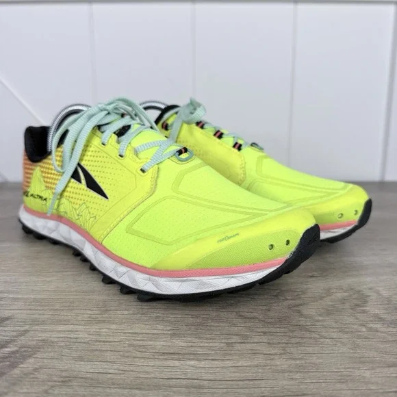 Altra Superior 4 Women's 10 Foot Shape Trail Running Shoes Neon Yellow - Picture 2 of 12